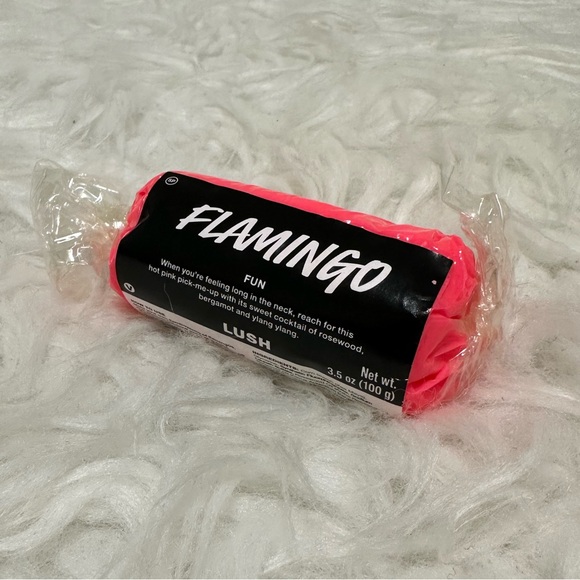Lush Flamingo Fun - Picture 1 of 4